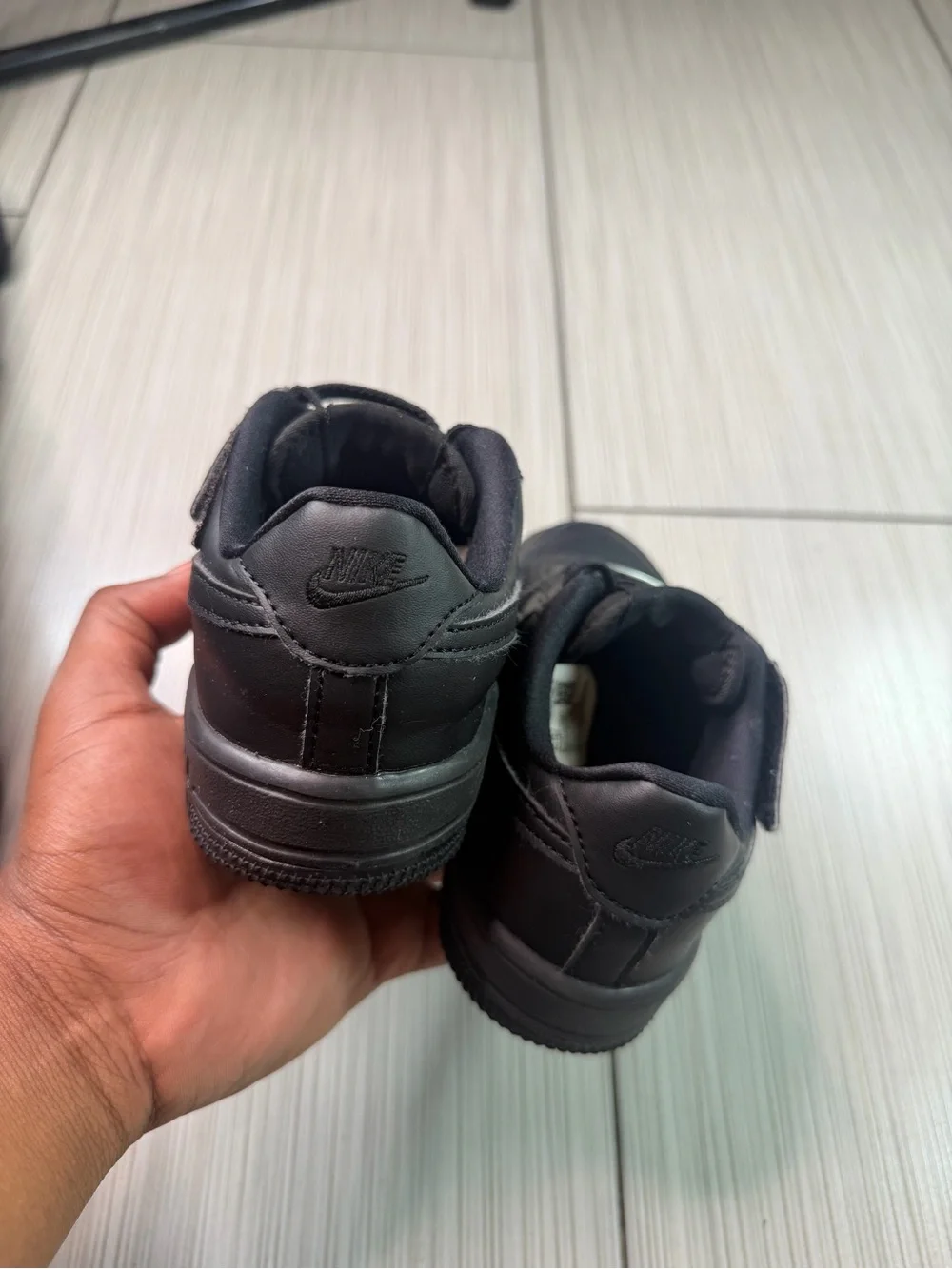 Nike Kids Black Low-Top Leather Sneakers